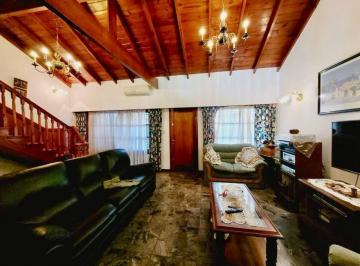 Casa · 320m² · 4 Ambientes · 1 Cochera · Casa Chalet en Venta en Quilmes Oeste, Quilmes, G. B. a. Zona Sur