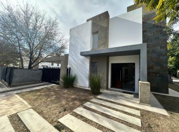 Casa de 5 ambientes, Córdoba · Casa 3 Dorm. Los Carolinos