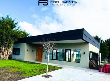 Casa · 167m² · 4 Ambientes · 2 Cocheras · Casa en Venta en Rumenco Joven: Piscina, Jardin y Detalles de Calidad