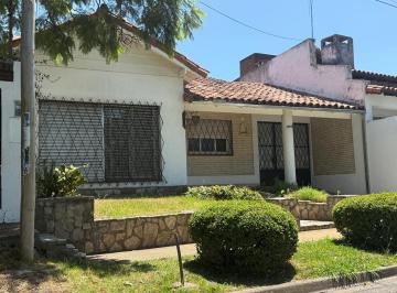Casa · 128m² · 4 Ambientes · 2 Cocheras · Casa 4 Ambientes en Venta Castelar Norte