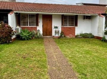 Casa · 48m² · 3 Ambientes · 1 Cochera · Casa Chalet en Venta en Quilmes, G. B. a. Zona Sur, Argentina