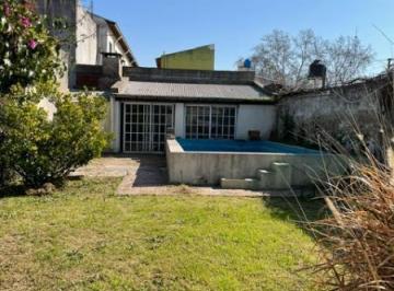 Casa · 198m² · 6 Ambientes · Casa en Venta - 3 Dorm. 2 Baños - Local - 370 m² San Vicente