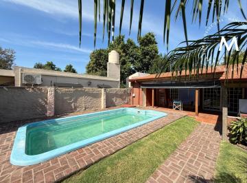 Casa · 233m² · 4 Ambientes · 3 Cocheras · Apto Crédito - Casa en Venta de 4 Ambientes con Cochera, Piscina y Quincho - Villa Ballester