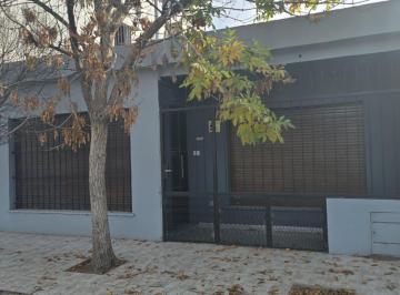 Casa · 80m² · 4 Ambientes · Alquiler Casa de 3 Dorm., Mitre Al 1100 Centro Este, Neuquén