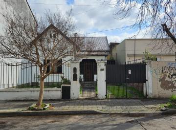 Casa · 300m² · 3 Ambientes · Casa en Hurlingham Centro - Múltiples Usos - Imperdible