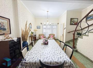 Casa · 240m² · 4 Dormitorios · 1 Cochera · Venta Casa Calle Necochea