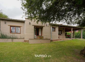 Casa · 250m² · 5 Ambientes · 2 Cocheras · Casa en 4 Hojas