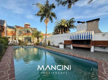 Casa · 250m² · 5 Ambientes · 5 Cocheras · Apto Crédito - Casa en Venta de 5 Ambientes con Cochera, Quincho y Piscina - Villa Ballester