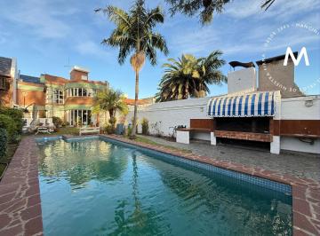 Casa · 250m² · 5 Ambientes · 5 Cocheras · Apto Crédito - Casa en Venta de 5 Ambientes con Cochera, Quincho y Piscina - Villa Ballester
