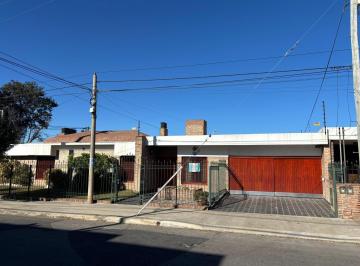 Casa · 290m² · 4 Ambientes · 2 Cocheras · Casa en Venta 4 Dorm. Alto Verde