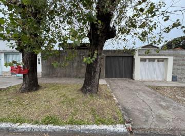 NHZ-NHZ-115_2 · Lote en Venta en Temperley con Vivienda