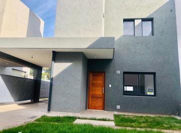 Casa · 105m² · 4 Ambientes · 1 Cochera · PH - Villa Allende
