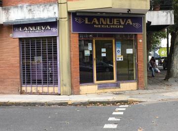 Local comercial · 37m² · Muy Lindo Local en Esquina Sobre Juan B Justo