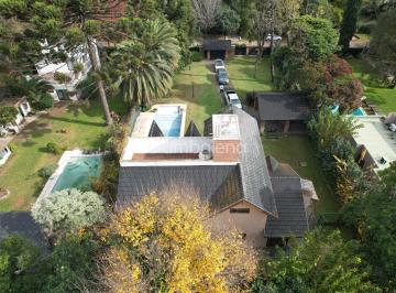 Casa · 160m² · 5 Ambientes · Casa Chalet en Alquiler en Parque Leloir, Ituzaingó