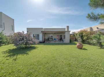 Casa · 150m² · 3 Ambientes · 2 Cocheras · Venta Casa en Pilar - Pilar del Este