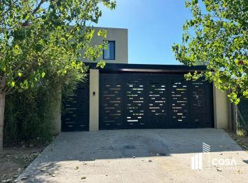 Casa · 127m² · 5 Ambientes · 2 Cocheras · Venta Casa 2 Dorm. con Jardín y Galería Aldea Fisherton Rosario