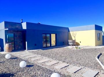 Casa · 870m² · 3 Ambientes · Venta - Casa de Dos Habitaciones - B° Cerrado La Panínsula - Meri Menuco. Neuquén
