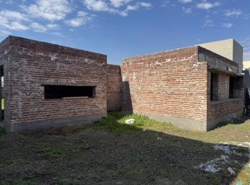 Casa · 107m² · 4 Ambientes · 2 Cocheras · Venta Terreno Casa en Construccion Oportunidad en Funes City