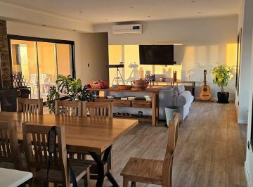 Quinta vacacional · 174m² · 4 Ambientes · 1 Cochera · Casa Quinta en Venta en Estancia Las Malvinas, Coronel Brandsen, G. B. a. Zona Sur