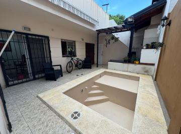 Casa · 170m² · 7 Ambientes · 1 Cochera · Venta/permuta - Casa 4 Dorm. con Pileta y Cochera