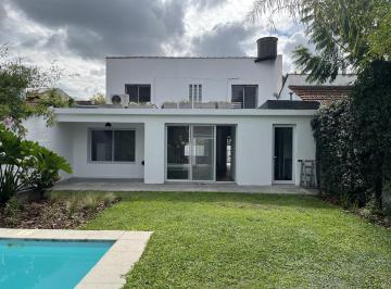 Casa · 224m² · 8 Ambientes · 1 Cochera · Casa Totalmente Reciclada en La Merced