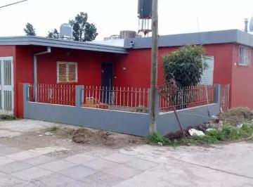 Casa · 138m² · 4 Ambientes · 1 Cochera · Casa en Venta - 3 Dorm. 2 Baños - 150 m² - Berisso