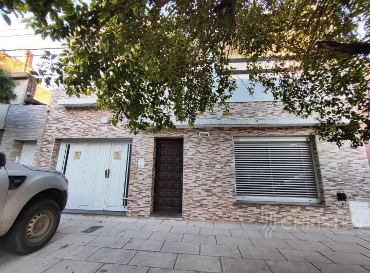 Casa · 200m² · 5 Ambientes · 1 Cochera