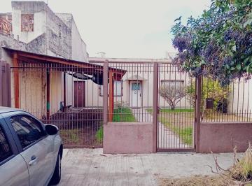 Casa de 3 ambientes, La Matanza · Casa de 3amb C/ Amplios Espacios Libres y Entrada P/auto