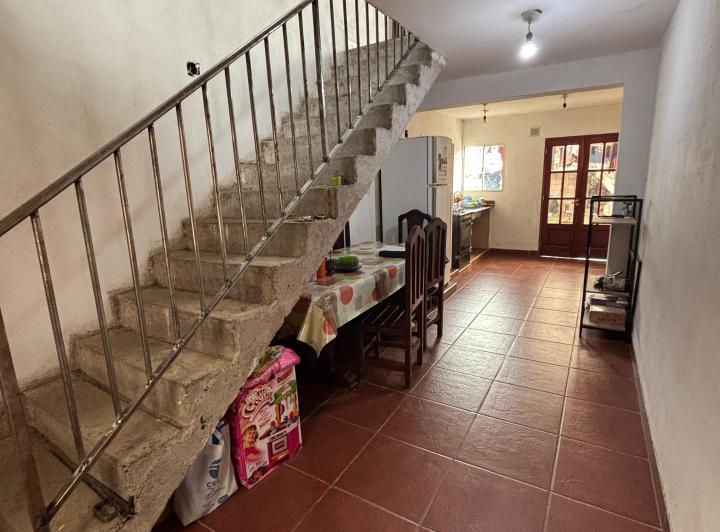 Casa · 1m² · 8 Ambientes · 1 Cochera
