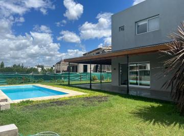Casa · 216m² · 5 Ambientes · 2 Cocheras · Casa en Lagos de San Eliseo