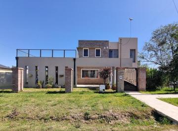 Casa · 176m² · 5 Ambientes · 2 Cocheras · Tierra de Sueños 2 - Casa en Venta 4 Dorm.
