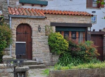 Frente Chalet · Importante Chalet Playa Grande con Garage Doble y Parque