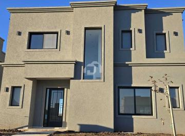 Casa · 153m² · 4 Ambientes · 2 Cocheras · Casa en Venta en Santa Sofia, Pilar del Este, Pilar