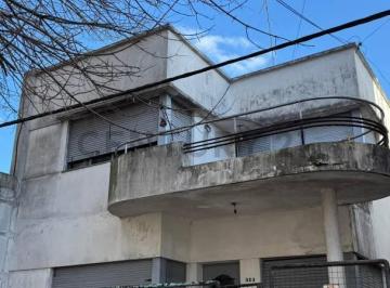 Casa · 140m² · 3 Dormitorios · 2 Cocheras · Casa a Reciclar en Venta Sobre Lote de 600 m² – La Plata