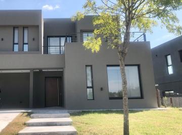Casa · 205m² · 5 Ambientes · 2 Cocheras · Casa a Estrenar, Construcción Premium, Puertos del Lago, Barrio Acacias.