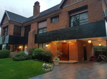 Casa · 310m² · 6 Ambientes · 2 Cocheras · Hermosa Propiedad en El Country Club El Venado