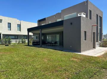 Casa de 5 ambientes, Ezeiza · Hermosa Casa con Fondo a La Laguna en Terralagos - Canning