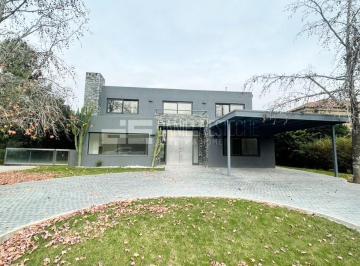 Casa · 385m² · 7 Ambientes · 2 Cocheras · Casa en Ayres de Pilar