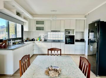 Casa · 180m² · 5 Ambientes · 1 Cochera · Casa en Venta, 3 Dorm., 2 Baños, Pileta, Barrio Cerrado Keoken. Tanti