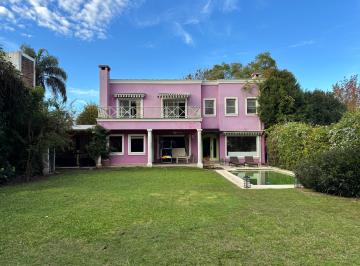 Casa de 5 ambientes, San Fernando · Buena Casa en Barrio Cerrado en Lote Interno, en Excelente Ubicación!