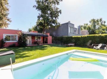 Casa · 110m² · 3 Ambientes · 2 Cocheras · Alquiler de Casa en Barrio La Angelica, Pilar.