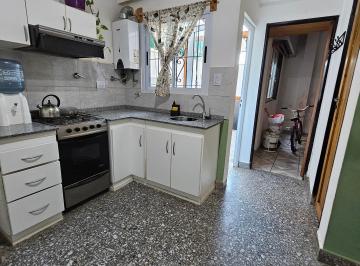 Departamento de 2 ambientes, General San Martín · Dpto 2 Amb 1º X Escal - Patio C/lav - Lumin - Plac - Refaccionado - Bna Ubic