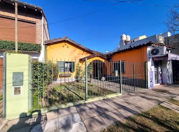 Casa · 78m² · 4 Ambientes · 1 Cochera · Muy Buen PH Al Frente en Venta. 3 Amb con Monoamb en Block. Cochera, Zona V. Adelina de Vte Lopez