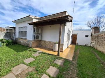 Casa · 100m² · 4 Ambientes · 2 Cocheras · Casa en Venta 4 Ambientes en Hurlingham Apto Credito