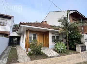 Casa · 180m² · 3 Ambientes · 2 Cocheras · Venta Casa en Bernal