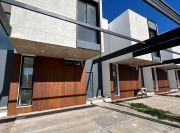 Casa · 130m² · 4 Ambientes · 2 Cocheras · Duplex 3 Dorm Brisas de Manantiales