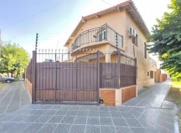 Casa de 3 ambientes, Morón · Casa 4 Ambientes Totalmente Renovada Castelar Sur