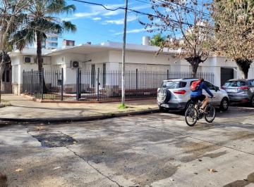 Edificio de 5 ambientes, Quilmes · Alquiler Casa 5 Amb con Garage Quilmes Centro
