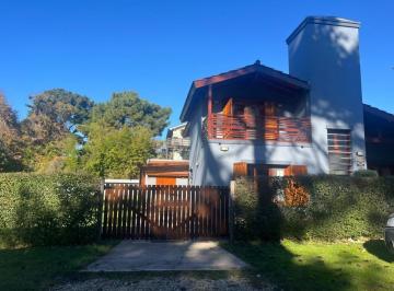 Casa · 220m² · 4 Ambientes · Casa en Venta Valeria del Mar Sobre Dos Lotes Multifamiliares