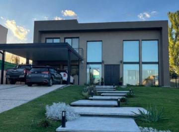 Casa de 10 ambientes, Malagueño · Casa en Venta Country La Arbolada - Malagueño